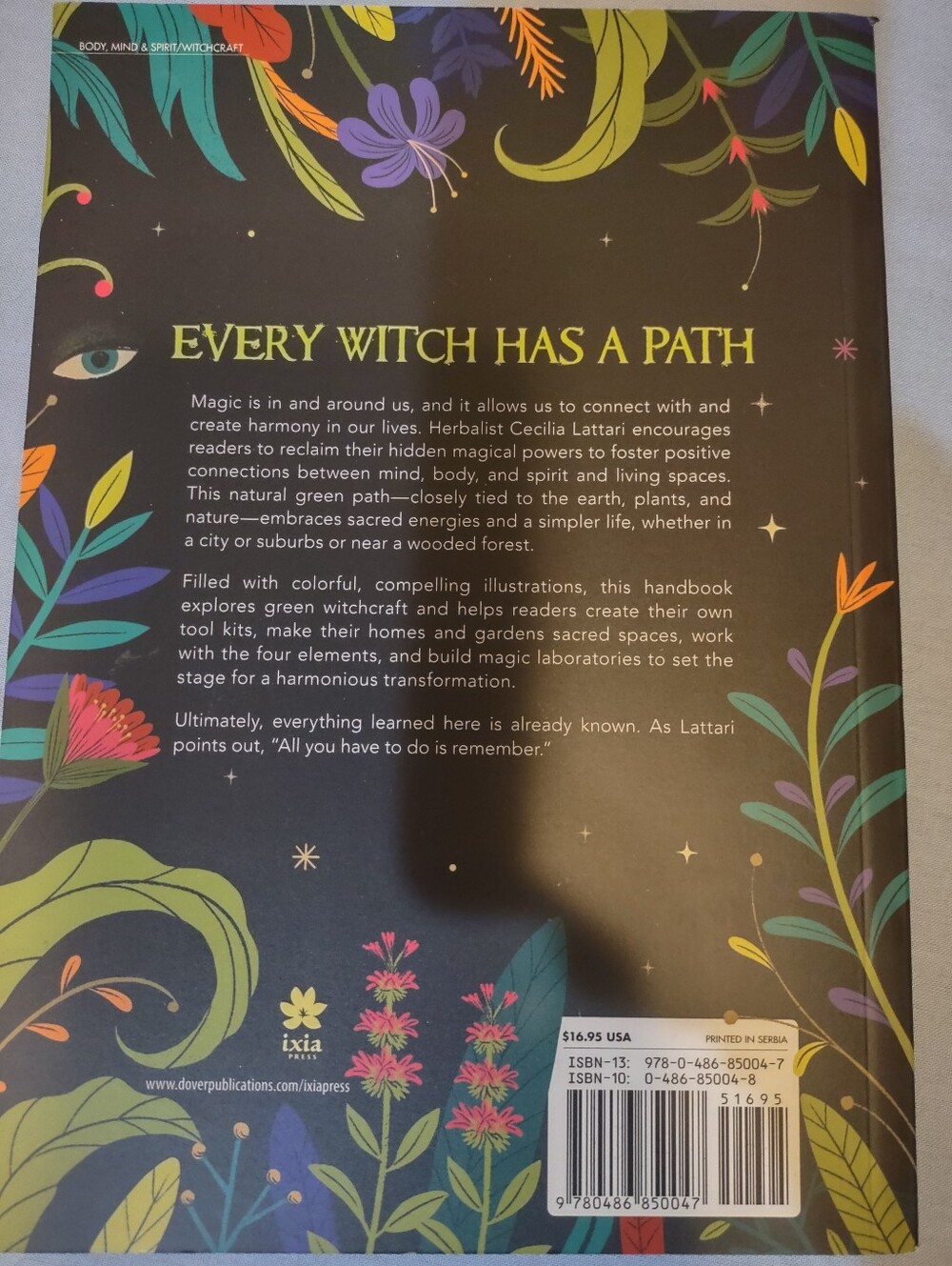 Backyard Witchcraft Book - Green Cover with Floral Silhouette Cecilia Lattari - Picture 2 of 3